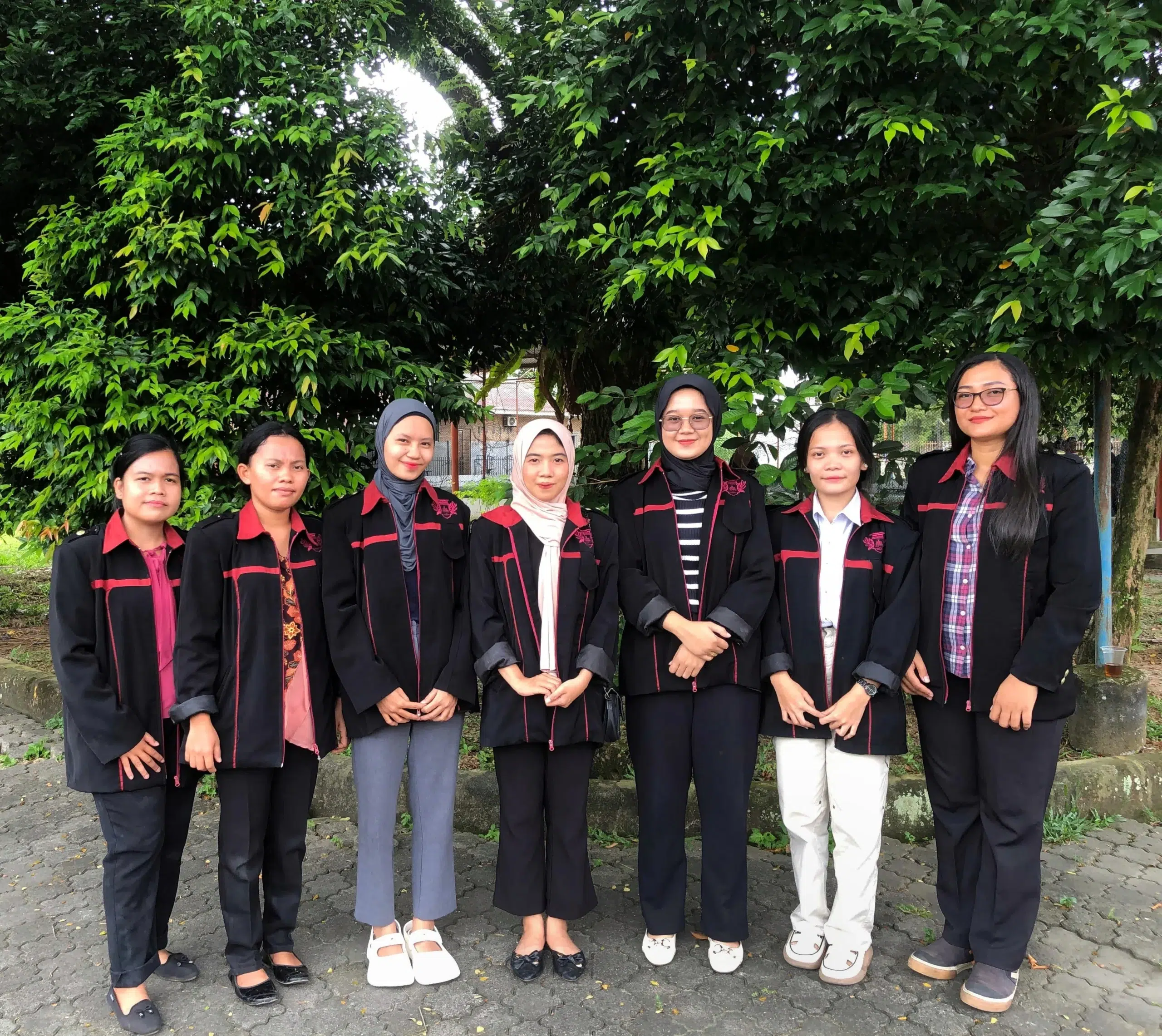 Mahasiswa PGSD 2A45 dan Hasni Suciawati