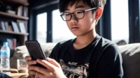 Pengaruh Phubbing terhadap Perilaku Remaja
