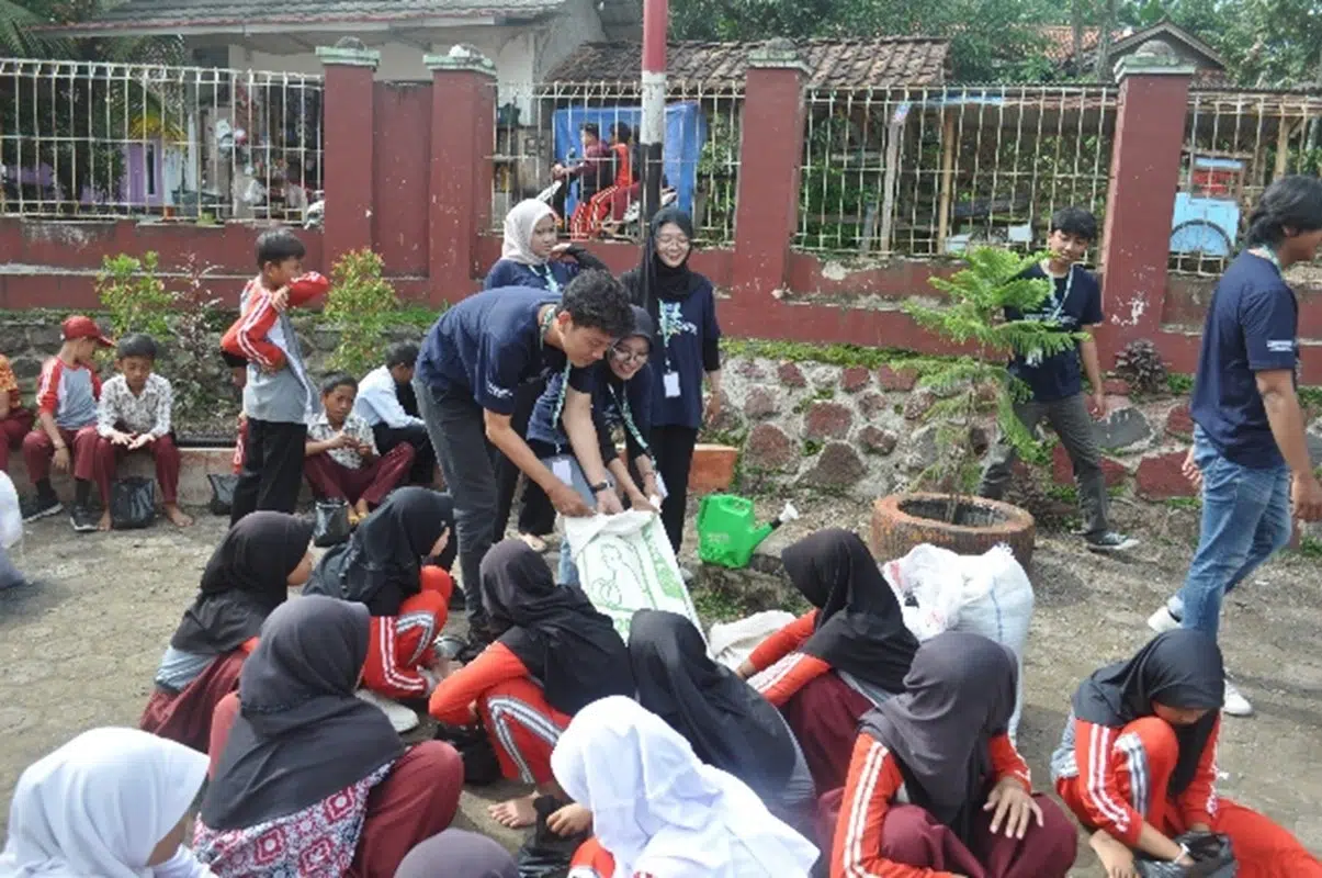 Mahasiswa KKN-T Inovasi IPB University