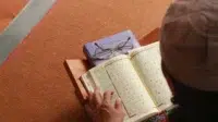 Membaca Al-Qur'an