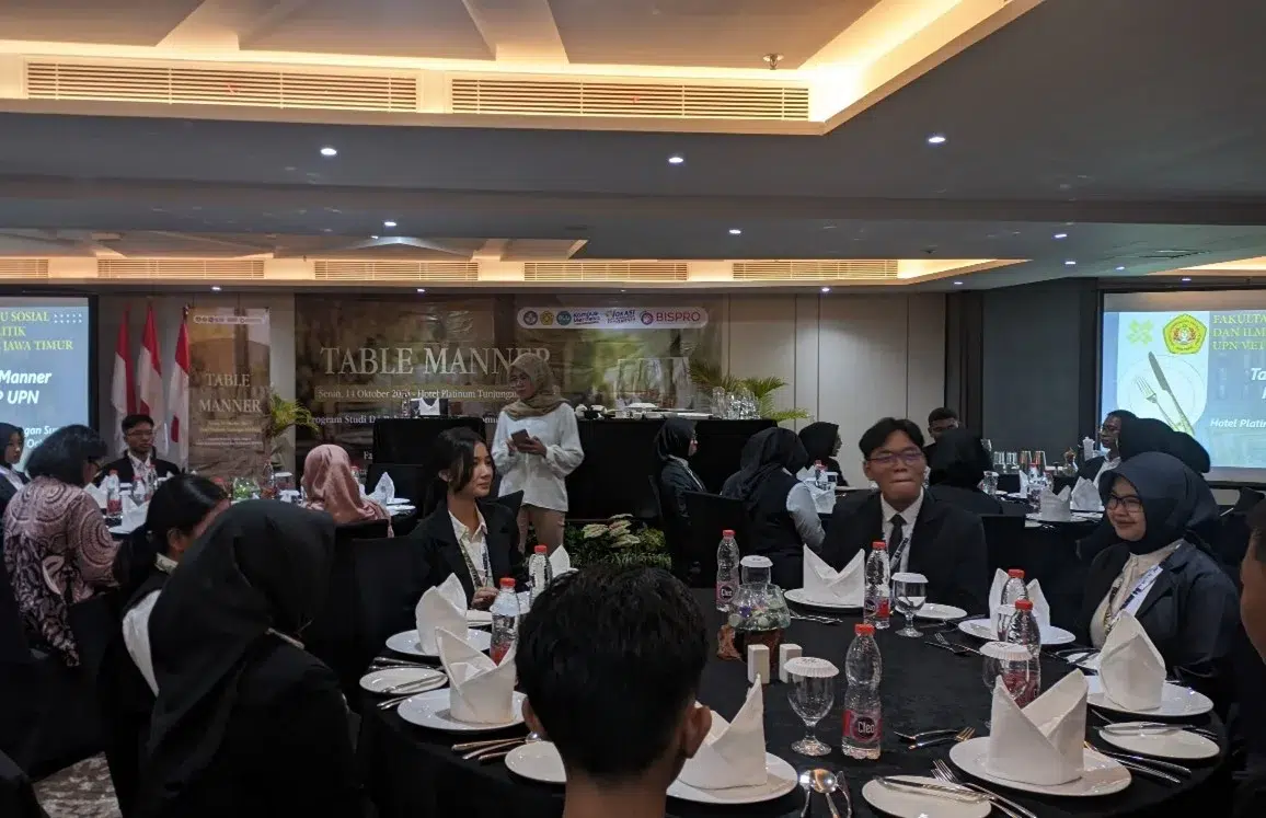 Mahasiswa BISPRO UPNVJT Latih Etika Profesional di Hotel Platinum
