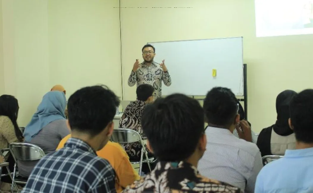 Profil Program Studi Bahasa Inggris untuk Komunikasi Bisnis dan Profesional (BISPRO)