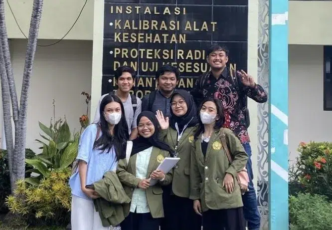 Kontribusi Mahasiswa Fisika UPN "Veteran" Jawa Timur dalam Analisis Efektivitas Penggunaan Surveymeter dalam Pemantauan Radiasi di Instalasi Kalibrasi Alat Ukur Radiasi BPAFK Surabaya