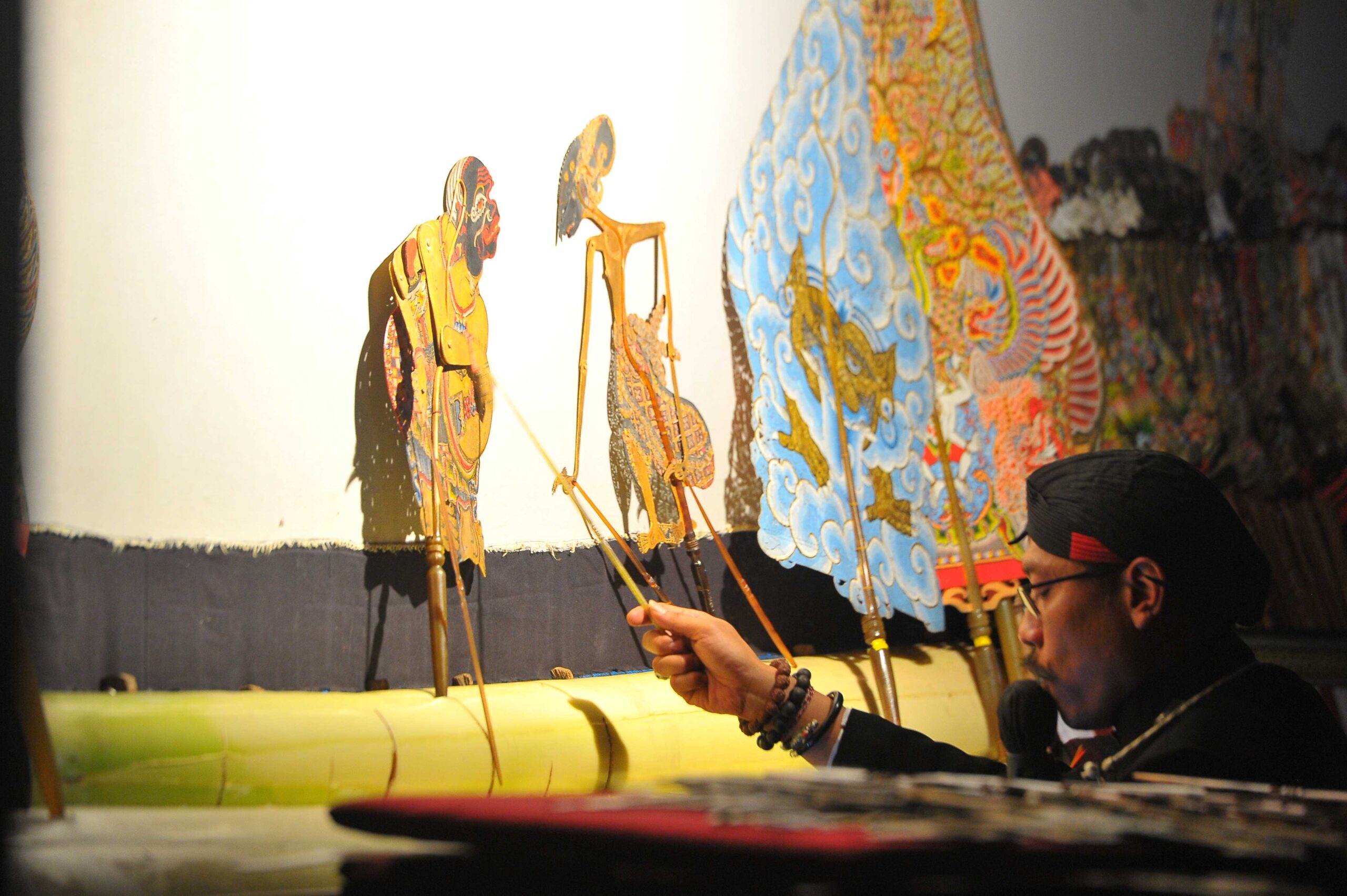 Surabaya, 8 November 2024 – Dalam rangka memperingati Hari Wayang Nasional, Taman Budaya Cak Durasim Surabaya menyelenggarakan sebuah seminar bertajuk Revitalisasi Wayang Gedhog Madura.