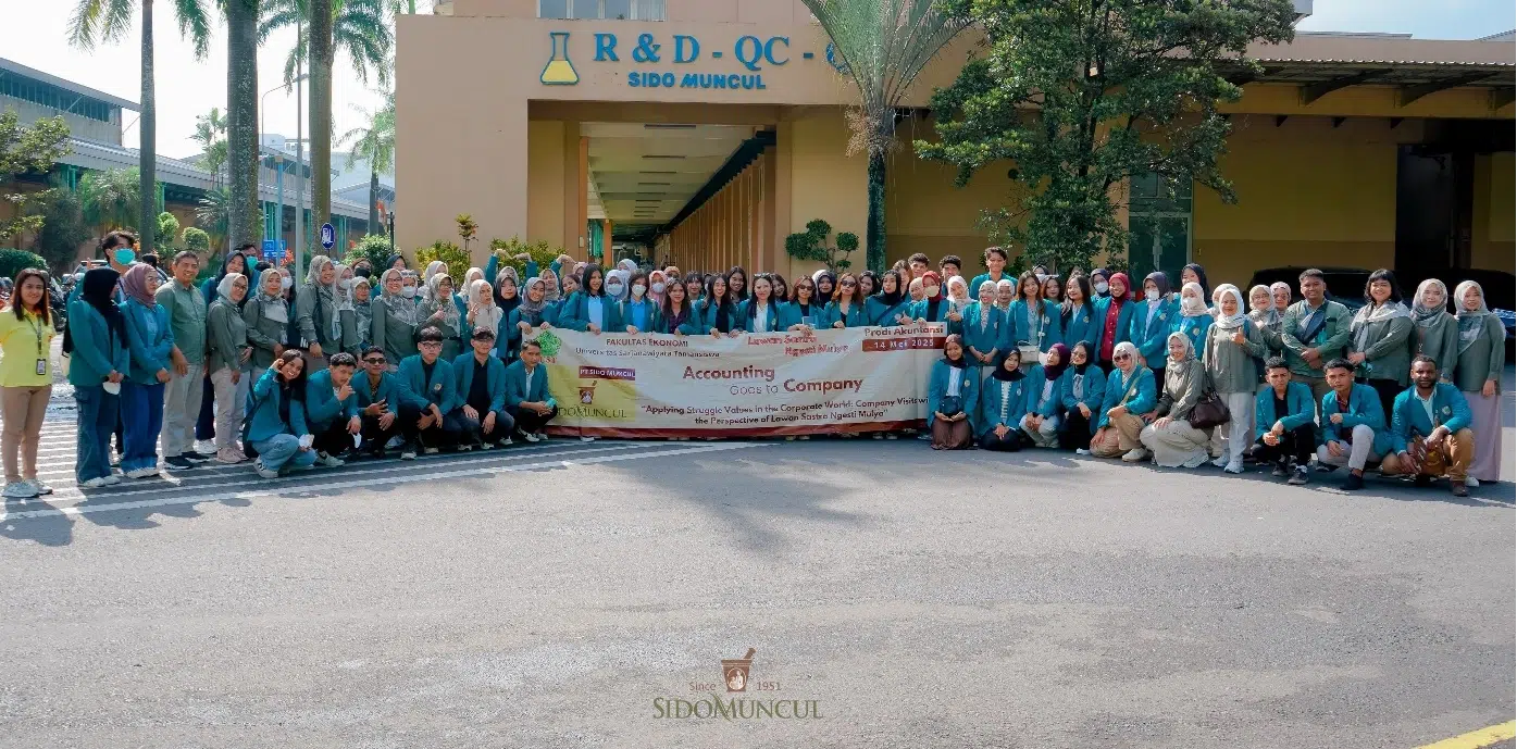 Membangun Sinergi antara Teori dan Praktik di PT Sido Muncul Tbk Semarang.