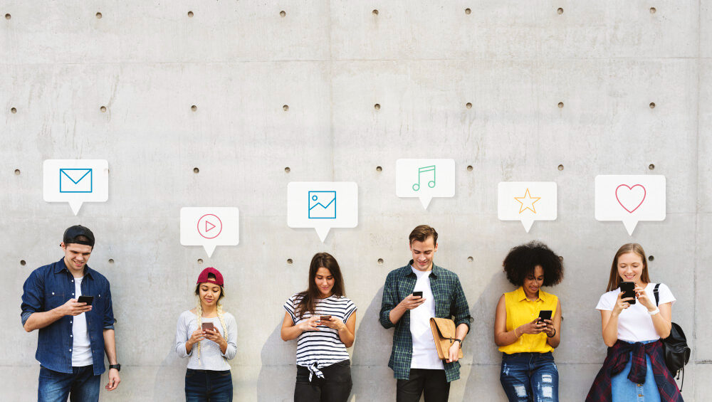 Generasi Z: Pengaruh Era Digital dan Cara Berpandang pada Identitas Nasional