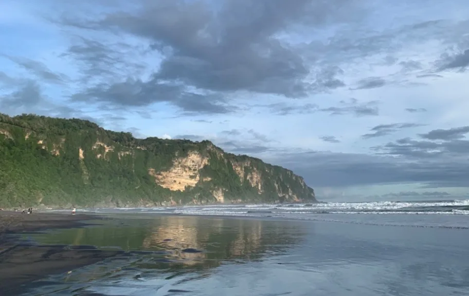 Destinasi Unik yang Wajib Dikunjungi: Pesona Pantai Parangtritis