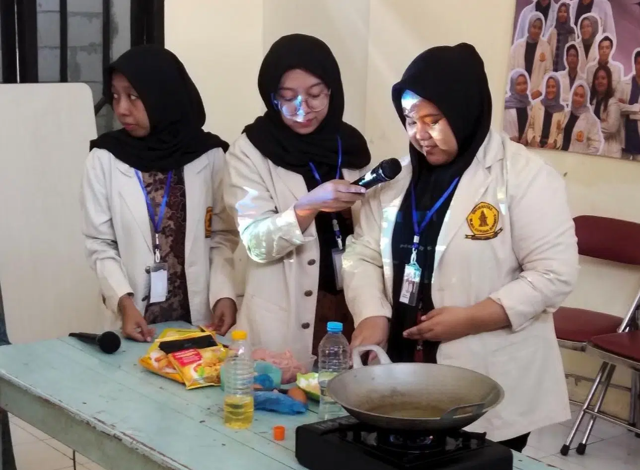 Kolaborasi Mahasiswa UWKS dan Masyarakat Gunungsari Surabaya: Berdasarkan UMKM, Edukasi Anak & Remaja, Cek Kesehatan, hingga Cegah Ular Masuk Perkampungan