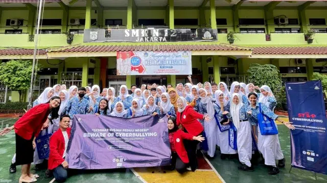 Mahasiswa Mercu Buana Ajak Siswa SMKN 12 Jakarta Lawan Cyberbullying