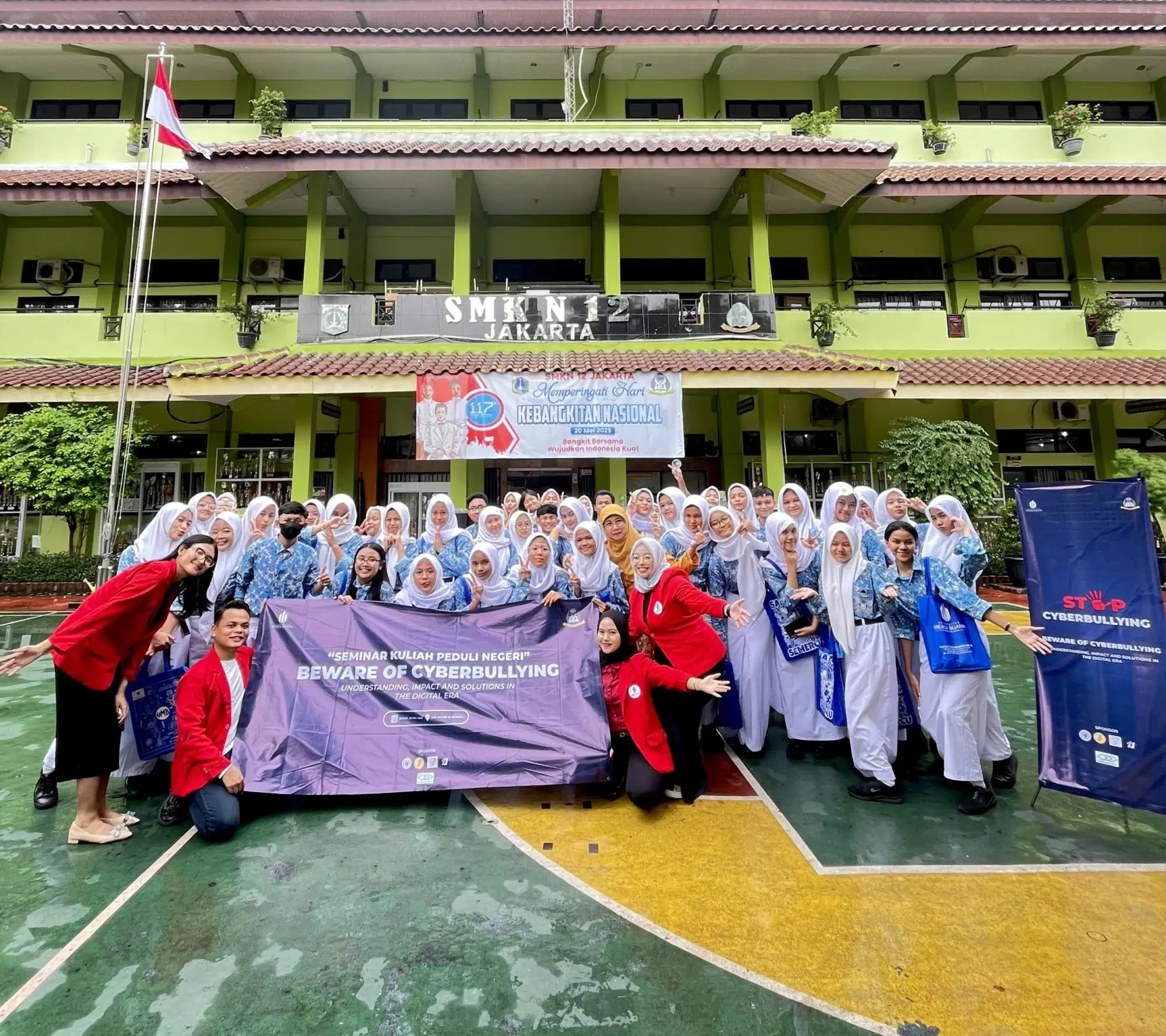 Mahasiswa Mercu Buana Ajak Siswa SMKN 12 Jakarta Lawan Cyberbullying