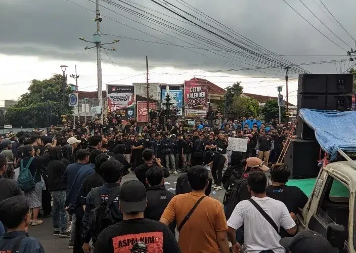 Kritik dari Rakyat