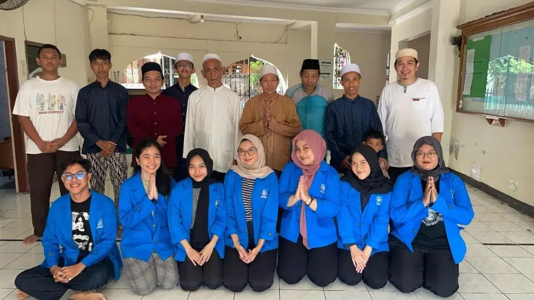 Mahasiswa UBSI Pemuda Inisiasi Aksi Peduli Lingkungan di Masjid Jami’ Al Ikhlash