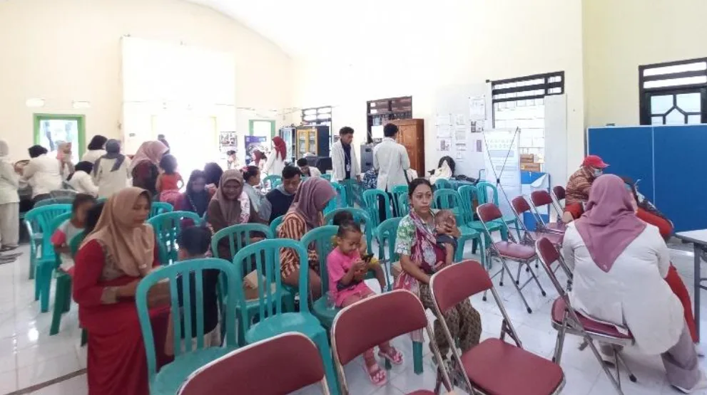 Kolaborasi Mahasiswa UWKS dan Masyarakat Gunungsari Surabaya: Berdasarkan UMKM, Edukasi Anak & Remaja, Cek Kesehatan, hingga Cegah Ular Masuk Perkampungan