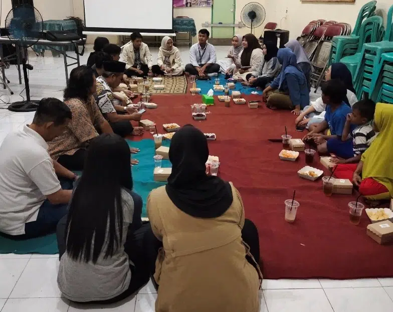 Kolaborasi Mahasiswa UWKS dan Masyarakat Gunungsari Surabaya: Berdasarkan UMKM, Edukasi Anak & Remaja, Cek Kesehatan, hingga Cegah Ular Masuk Perkampungan