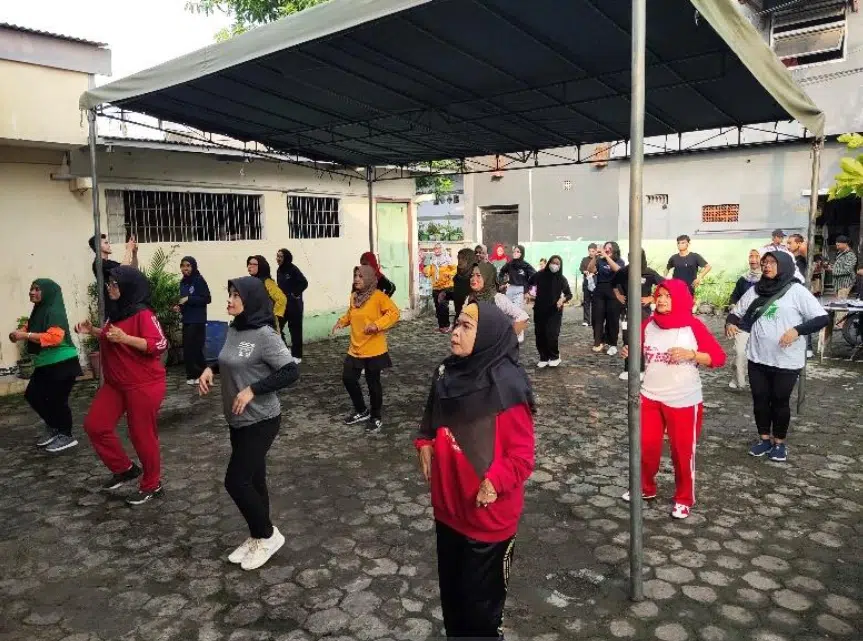 Kolaborasi Mahasiswa UWKS dan Masyarakat Gunungsari Surabaya: Berdasarkan UMKM, Edukasi Anak & Remaja, Cek Kesehatan, hingga Cegah Ular Masuk Perkampungan