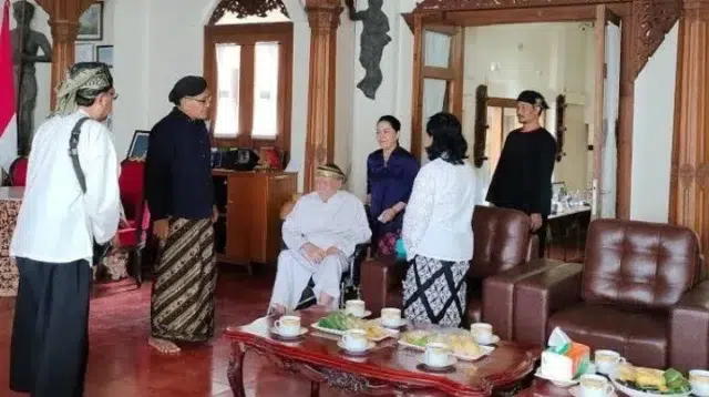 Jimat Tersembunyi Keramahan Ala Sunda: Mendalami Filosofi Someah Hade Ka Semahh