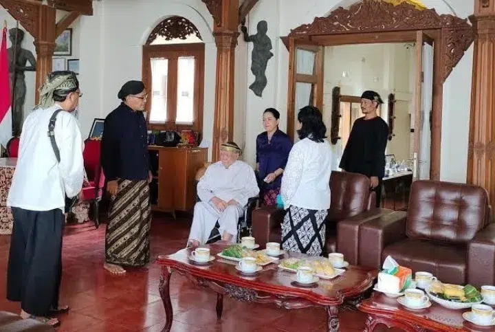 Jimat Tersembunyi Keramahan Ala Sunda: Mendalami Filosofi Someah Hade Ka Semahh