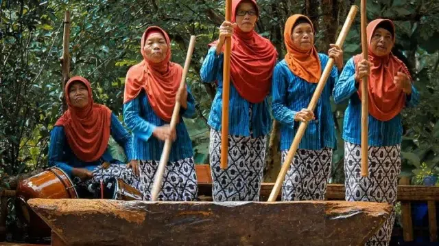 Tradisi Gejog Lesung,