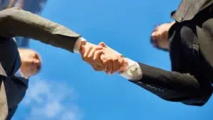 Etika Bisnis di Era Digital: Masih Relevan atau Hanya Formalitas?