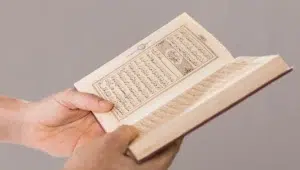 Memahami QS. Al-Hujurat Ayat 11-12: Larangan Mencela, Bergunjing, dan Berprasangka Buruk