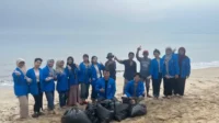 Aksi Bersih-Bersih Pantai