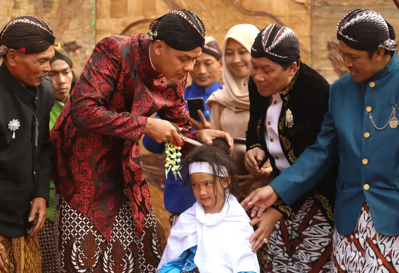 Ruwat & Cukur Rambut Gimbal Tahunan