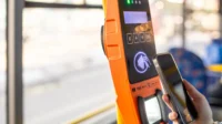 Layanan Transportasi Umum di Tengah Digitalisasi: Bagaimana Lansia Menghadapinya?