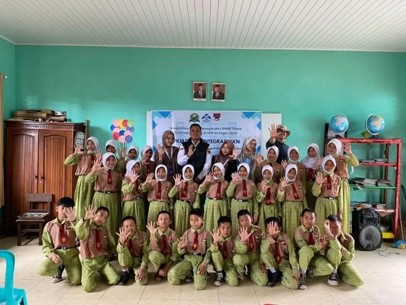 Mahasiswa UIN Raden Fatah Hadirkan Bahan Ajar Berbasis AI di SDN 46 Pagar Alam (dalam post) 3