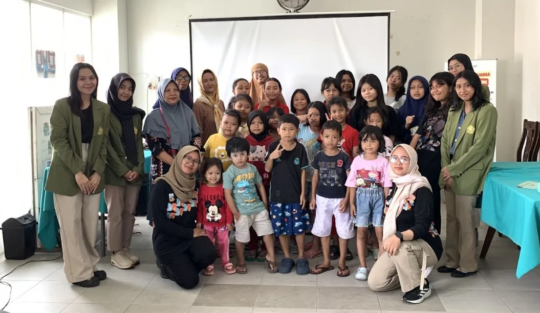 Literasi Digital Sejak Dini: Mahasiswa UPN Veteran Jawa Timur Gelar Edukasi Cyber untuk Anak-Anak