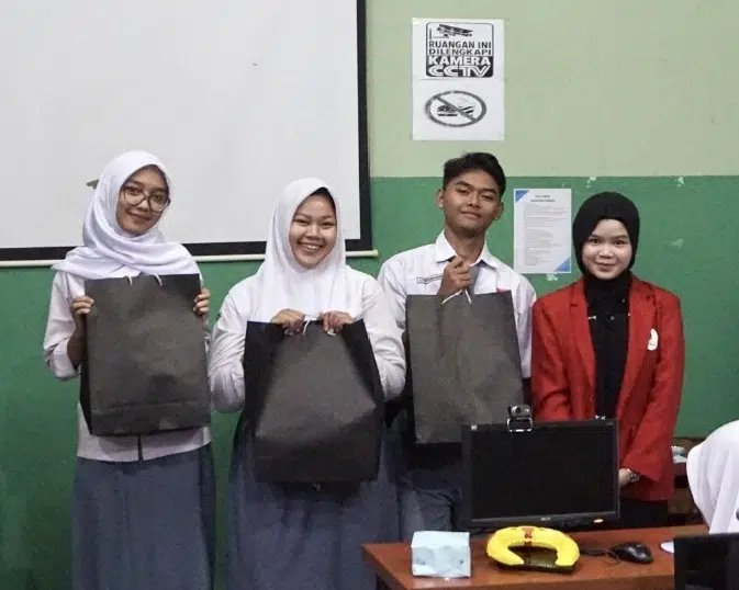Kegiatan KPN Mahasiswa Universitas Mercu Buana Bersama Siswa/i SMK Satria Jakarta: Membahas Etika Digital dan Kesetaraan Gender