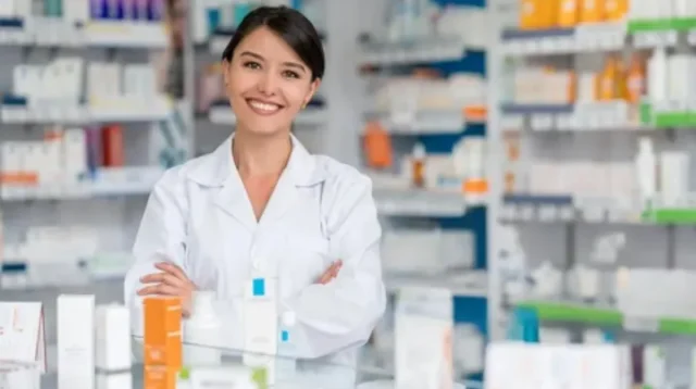 Peran Apoteker: Lebih dari Sekadar Meracik Obat