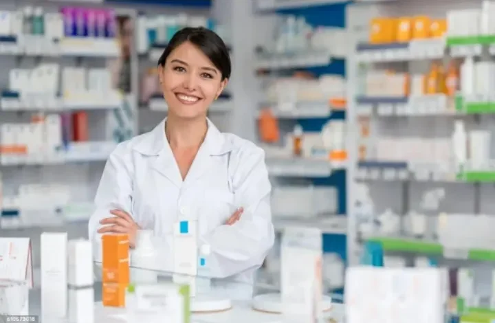 Peran Apoteker: Lebih dari Sekadar Meracik Obat