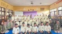 Sosialisasi Strategi Pemasaran Ikan Gurame Marinasi: Mahasiswa KKN UPN “Veteran” Jawa Timur Bangun Semangat Wirausaha Santri