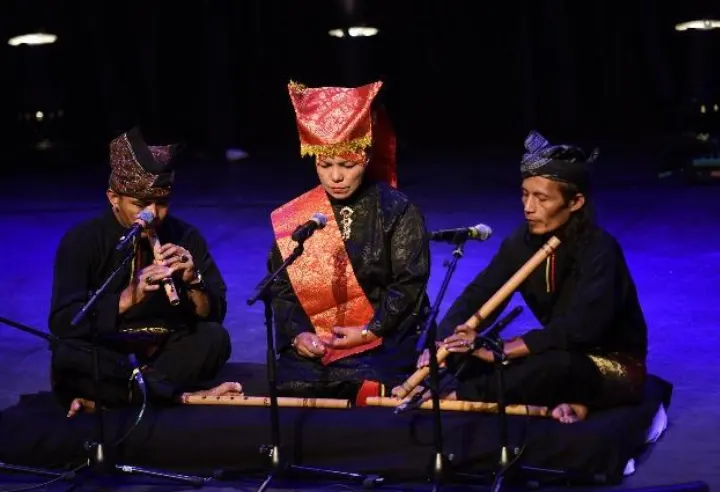 Menyelami Kedalaman Sastra Lisan Bagurau: Eksplorasi Unsur-Unsur yang Membentuk Identitas Budaya dan Nilai-Nilai Masyarakat