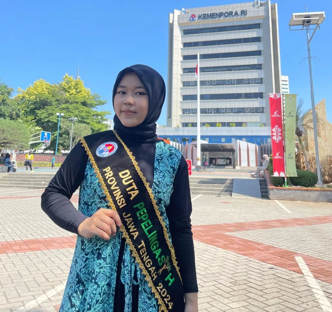 Langit Tak Perlu Dekat, Selama Kita Tak Takut Terbang Langit Tak Perlu Dekat, Selama Kita Tak Takut Terbang