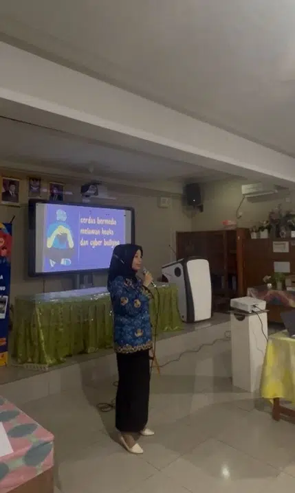 Edukasi Dalam Cerdas Bermedia oleh Mahasiswa Universitas Mercu Buana dalam program Kuliah Peduli Negeri (KPN) di SMA Negeri 57 Jakarta Barat 1