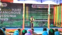 Merawat Mangrove