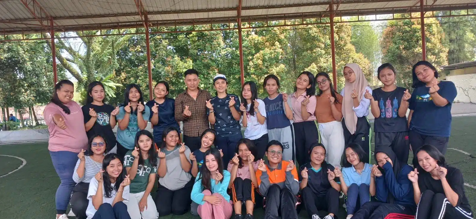 Suasan mahasiswa Universitas Quality Berastagi yang mengikuti Program Senam Aerobik Rutin