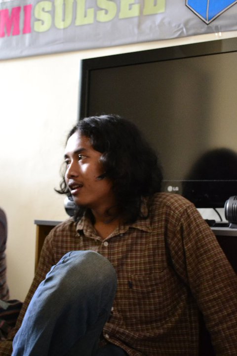 Penulis: Rahmat Al Kafi ketika memimpin Rapat Kerja Organisasi Mahasiswa dalam rangka Penyusunan Program IKAMI Sulsel Cabang Malang Periode Kemesraan 2011-2012