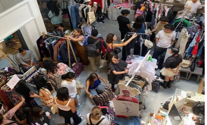 Kenapa Anak Muda Suka Thrifting? Mengungkap Motivasi di Balik Belanja Barang Bekas