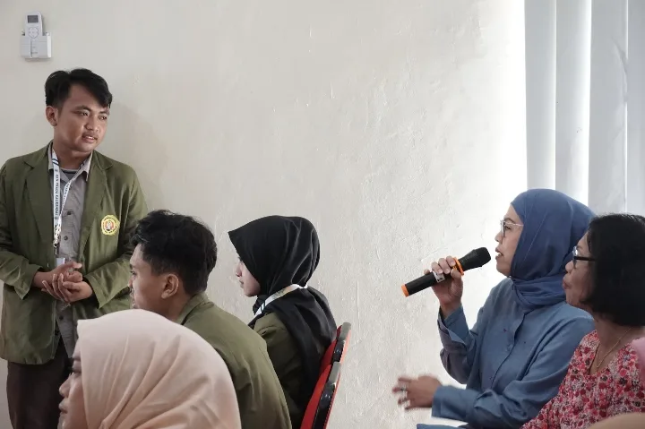 Mahasiswa KKN UPN "Veteran" Jawa Timur Gelar Workshop Akuntansi "Cuan Cerdas" & Serahkan Website Kalkulator HPP di Kelurahan Pradah Kalikendal
