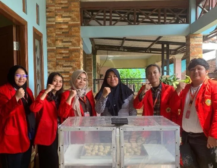 Implementasi Teknologi Ramah Lingkungan Berbasis Energi Surya untuk Pengering Rengginang