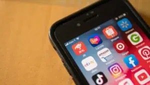 Hubungan antara Kepuasan Konsumen dan Kepercayaan terhadap Penurunan Pembelian di Lazada