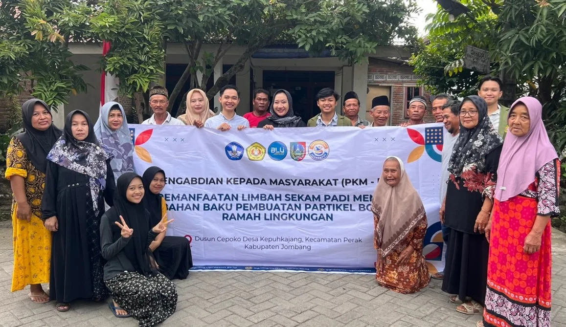 Olah Sekam Padi Jadi Papan Ramah Lingkungan