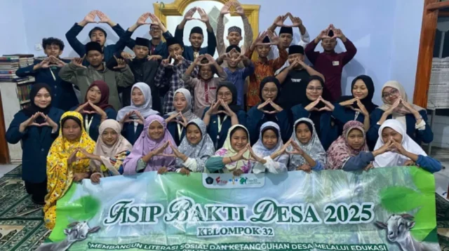 Dukung Literasi Keagamaan Anak, FISIP Bakti Desa (FBD) 32 UB Hadirkan Media Visual di TPQ Raudlatul Ulum Desa Tamansari