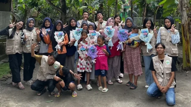 Mahasiswa KKN-PPM UMBY Angkatan XLVII Kelompok 88 Gelar Pelatihan Kerajinan Buket Bunga untuk Ibu-Ibu PKK di Padukuhan Mandingan