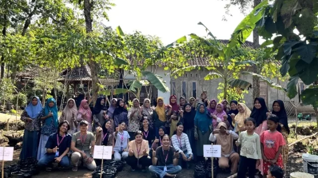 Mahasiswa KKN-PPM UMBY Angkatan XLVII Kelompok 12 Gelar Sosialisasi dan Praktek Budidaya Bayam Merah Solusi Pangan dan Ekonomi untuk Ibu Ibu dari Kelompok Wanita Tani di Padukuhan Kebosungu I