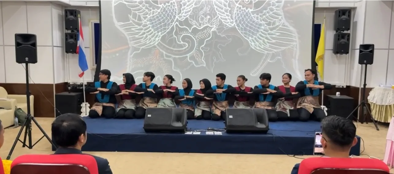 Mahasiswa IPB University Perkenalkan Produk UMKM dan Pesona Indonesia melalui Kelas Bahasa Inggris pada Mahasiswa Songkhla Rajabhat University, Thailand
