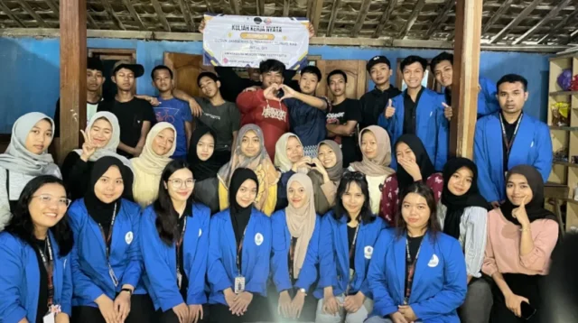 KKN UMBY Dorong Remaja Raih Masa Depan Cerah lewat Literasi Finansial dan Karier
