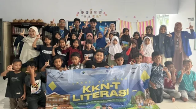 Liburan Sekolah Lebih Produktif, Mahasiswa KKN-T IPB University Dorong Minat Baca Anak di Desa Weragati, Kecamatan Palasah, Kabupaten Majalengka